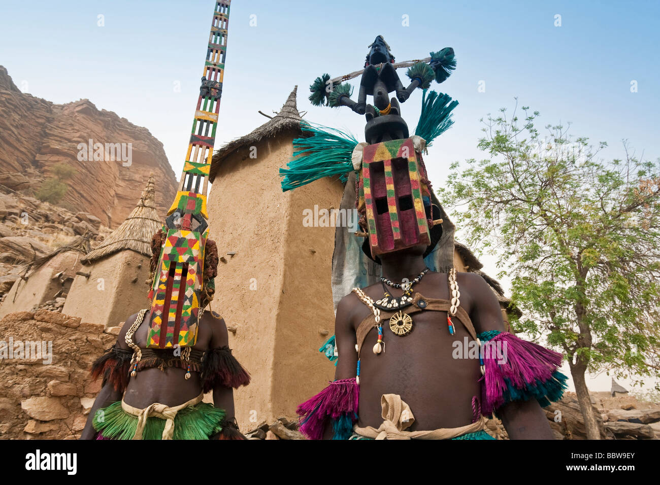 Africa Africa Occidentale Mali Paese Dogon Bandiagara scarpata mascherata cerimoniale ballerini Dogon vicino Sangha Foto Stock