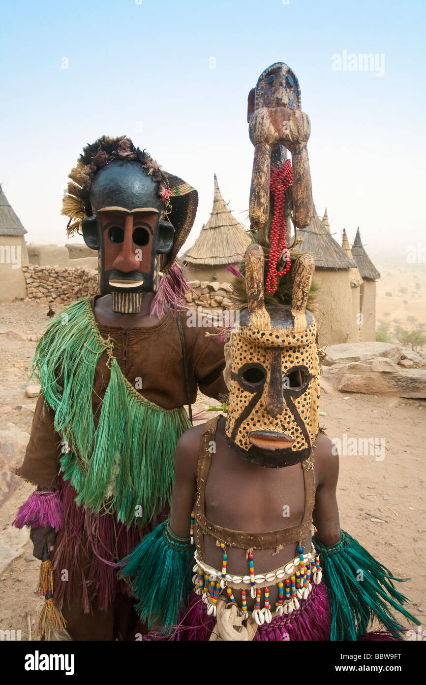 Africa Africa Occidentale Mali Paese Dogon Bandiagara scarpata mascherata cerimoniale ballerini Dogon vicino Sangha Foto Stock