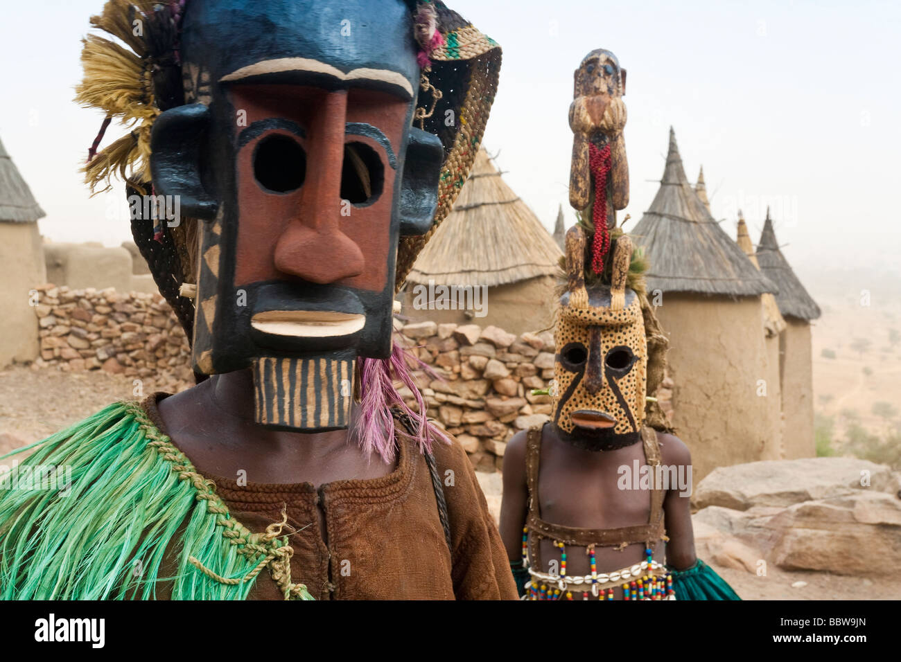 Africa Africa Occidentale Mali Paese Dogon Bandiagara scarpata mascherata cerimoniale ballerini Dogon vicino Sangha Foto Stock
