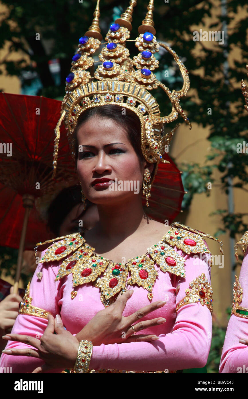Germania Berlino Il Carnevale delle culture thai donna in abito tradizionale Foto Stock