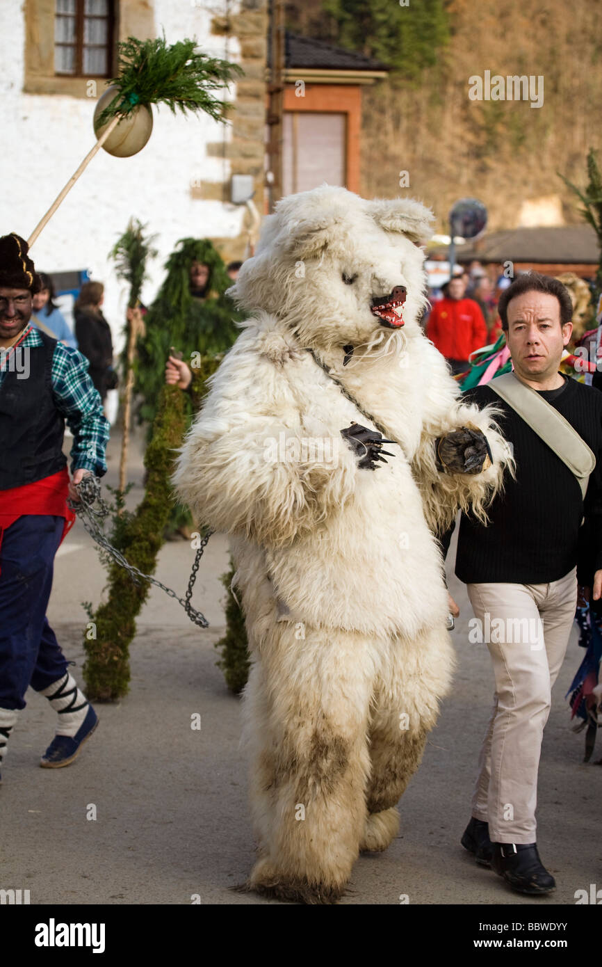 Carnaval de la Vijanera en Silió Molledo Cantabria España il carnevale di La Vijanera in Silio Molledo Cantabria Spagna Foto Stock