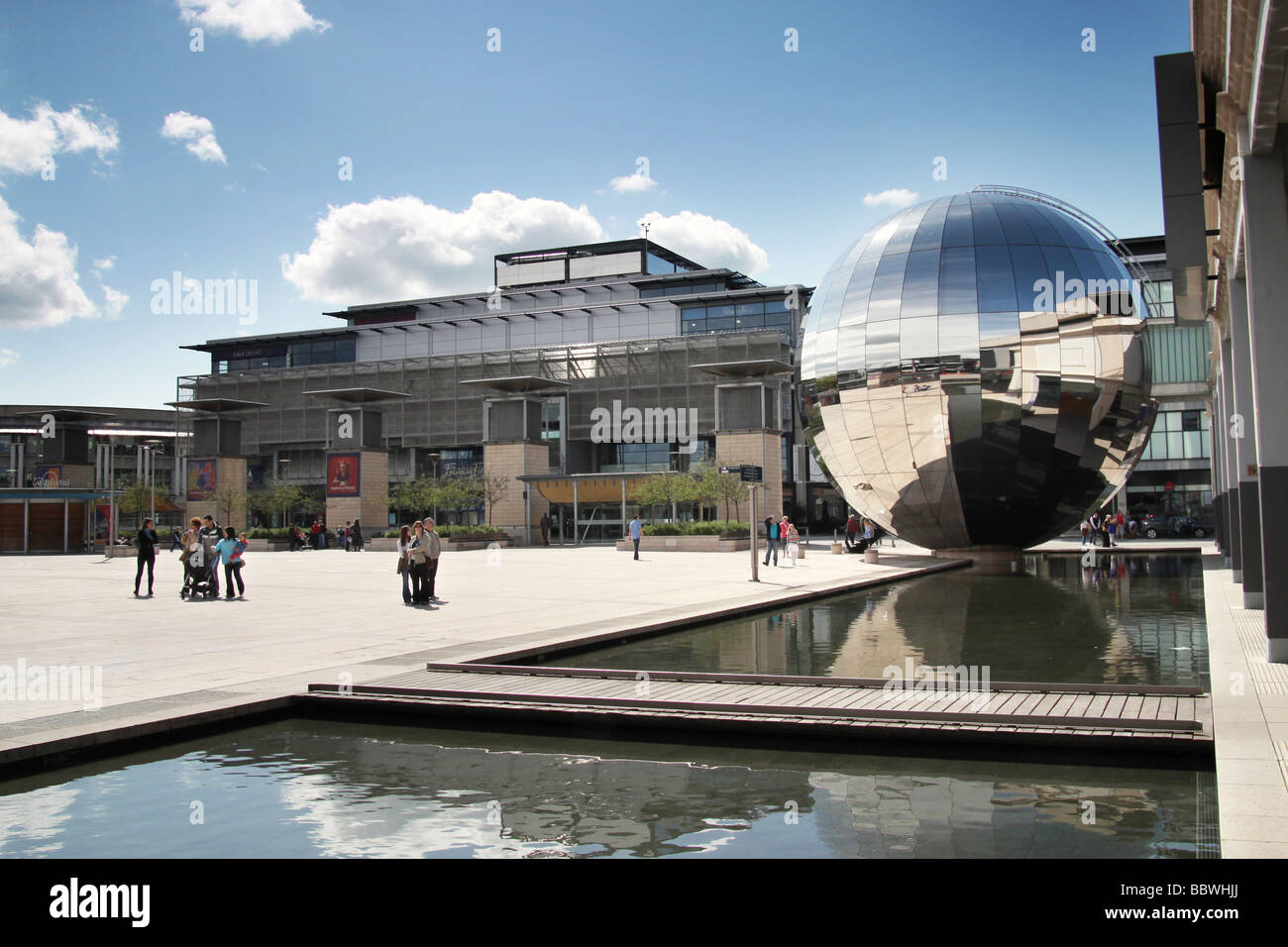 Argento riflettente sfera @esplorare Bristol Foto Stock