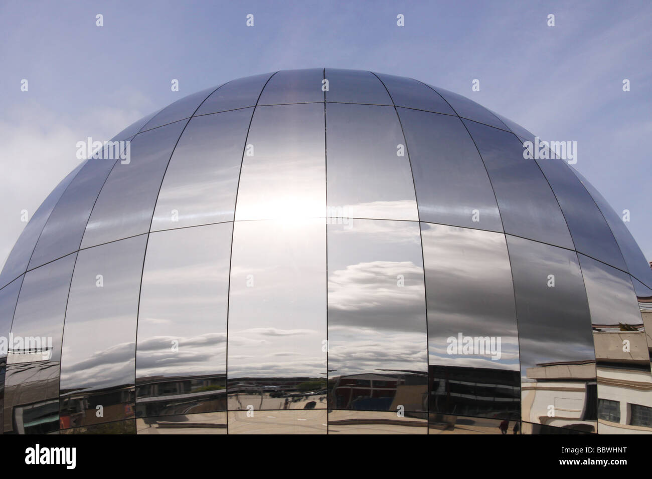 Argento riflettente sfera @esplorare Bristol Foto Stock