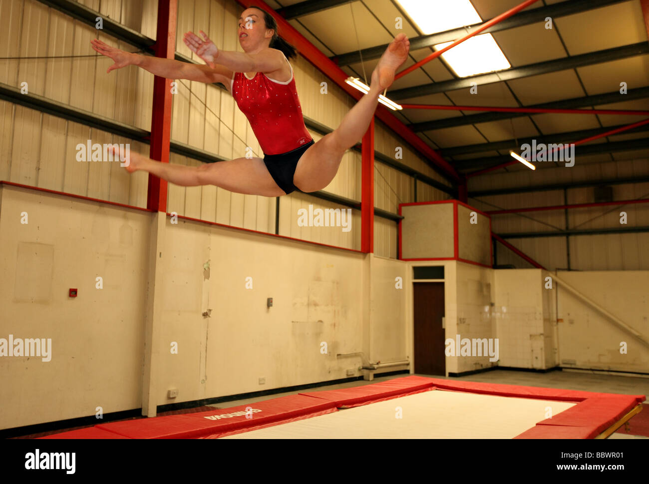 Doppia ginnastica europea champion Beth Tweddle in corrispondenza di una sede di formazione vicino a Liverpool, UK. Foto Stock