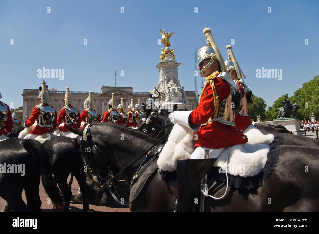 Horse Guards in Trooping il colore Buckingham Palace London REGNO UNITO Foto Stock