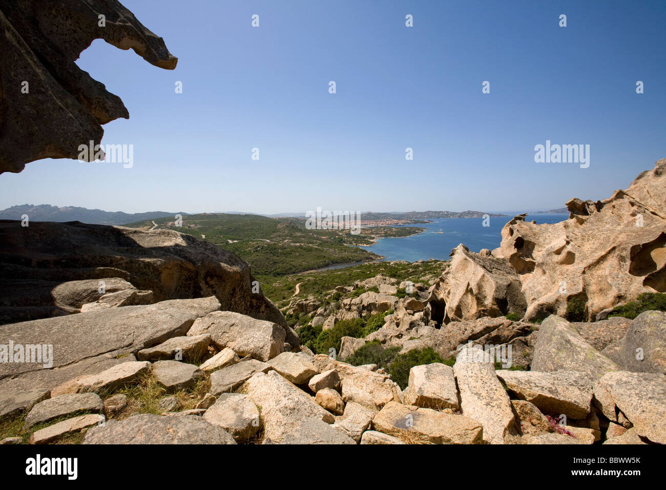 Vento rocce scolpite e vista dal Capo D'Orso, Sardegna Foto Stock