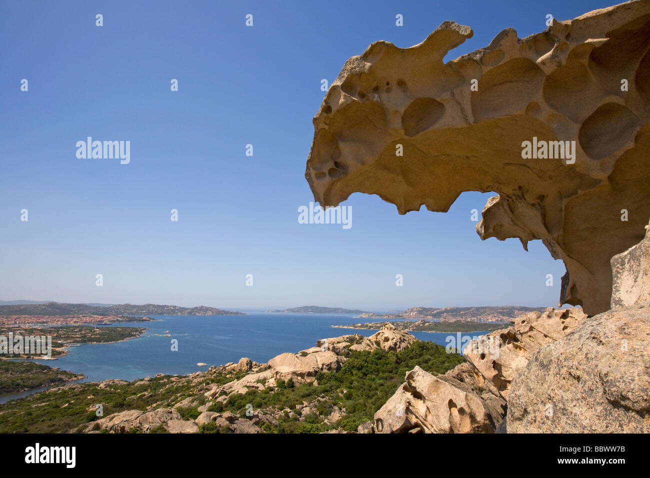 Vento rocce scolpite e vista dal Capo D'Orso, Sardegna Foto Stock