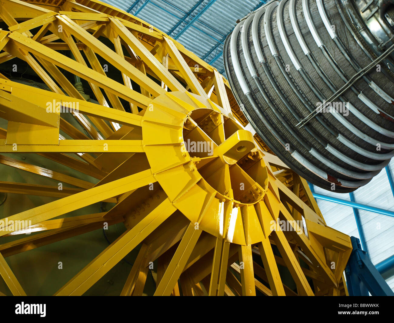 Saturn V rocket a Cape Kennedy Space Center Musuem, con due sezioni riportate, uno è booster Foto Stock