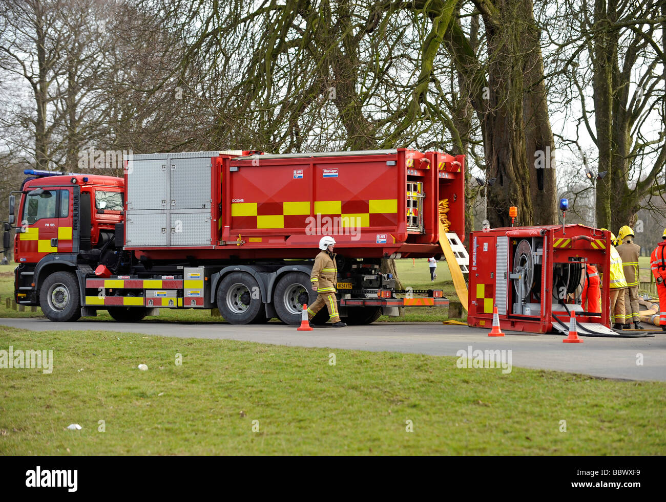 Cumbria fuoco e il servizio di soccorso ad alto volume uomo pompa carrello con corpo smontabile Foto Stock