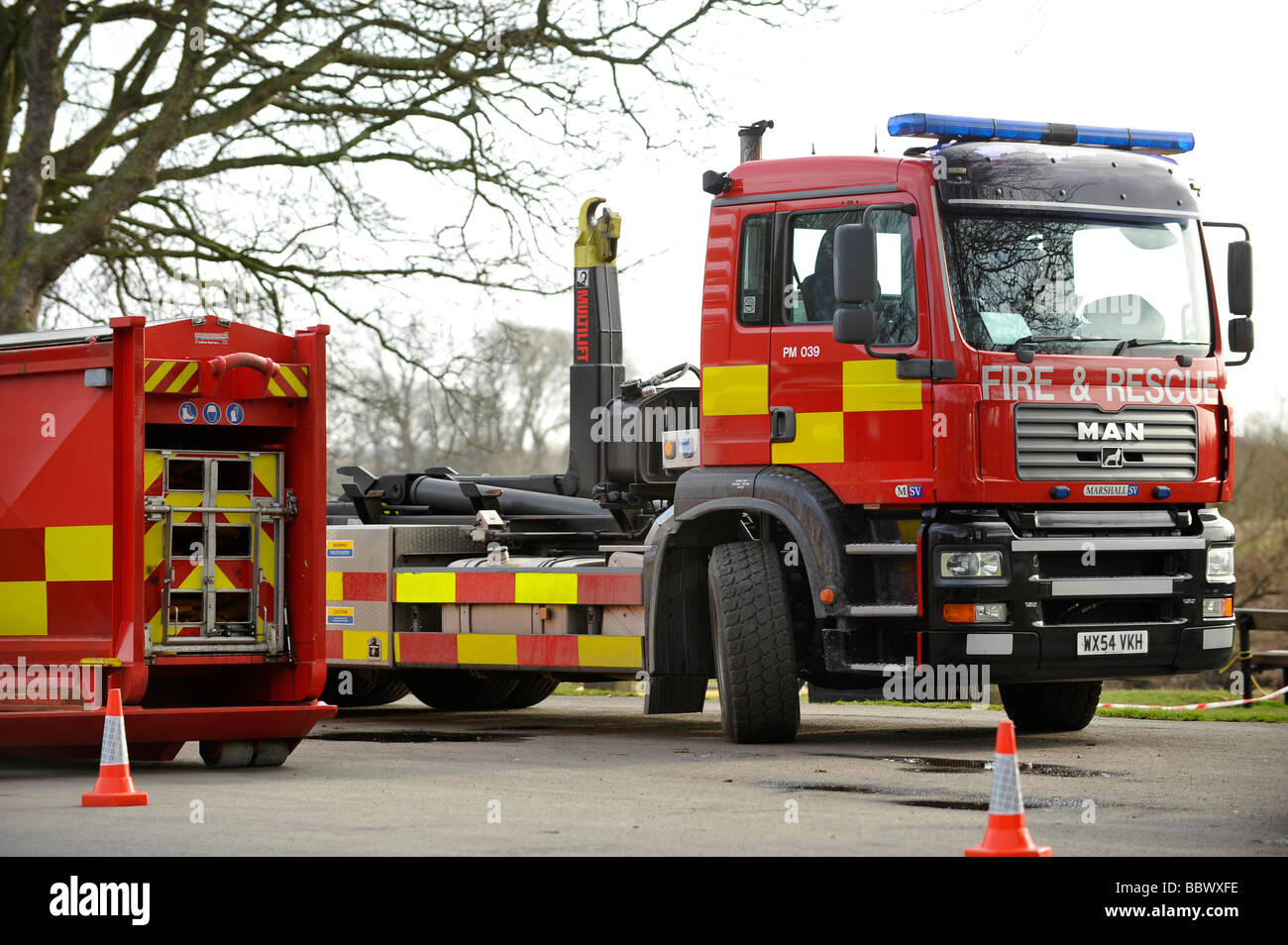 Cumbria fuoco e il servizio di soccorso ad alto volume uomo pompa carrello con corpo smontabile Foto Stock