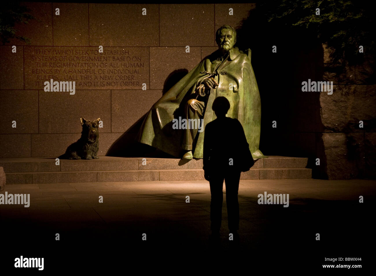 Franklin Roosevelt e il suo famoso Scotch terrier Fala sono il punto focale del Frandlin D Roosevelt Memorial a Washington DC Foto Stock