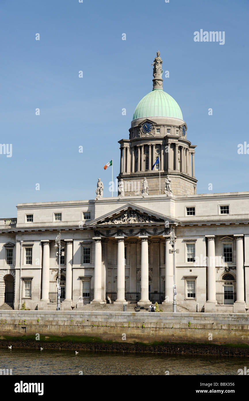 Custom House edificio sul fiume Liffey a Dublino Repubblica di Irlanda Foto Stock