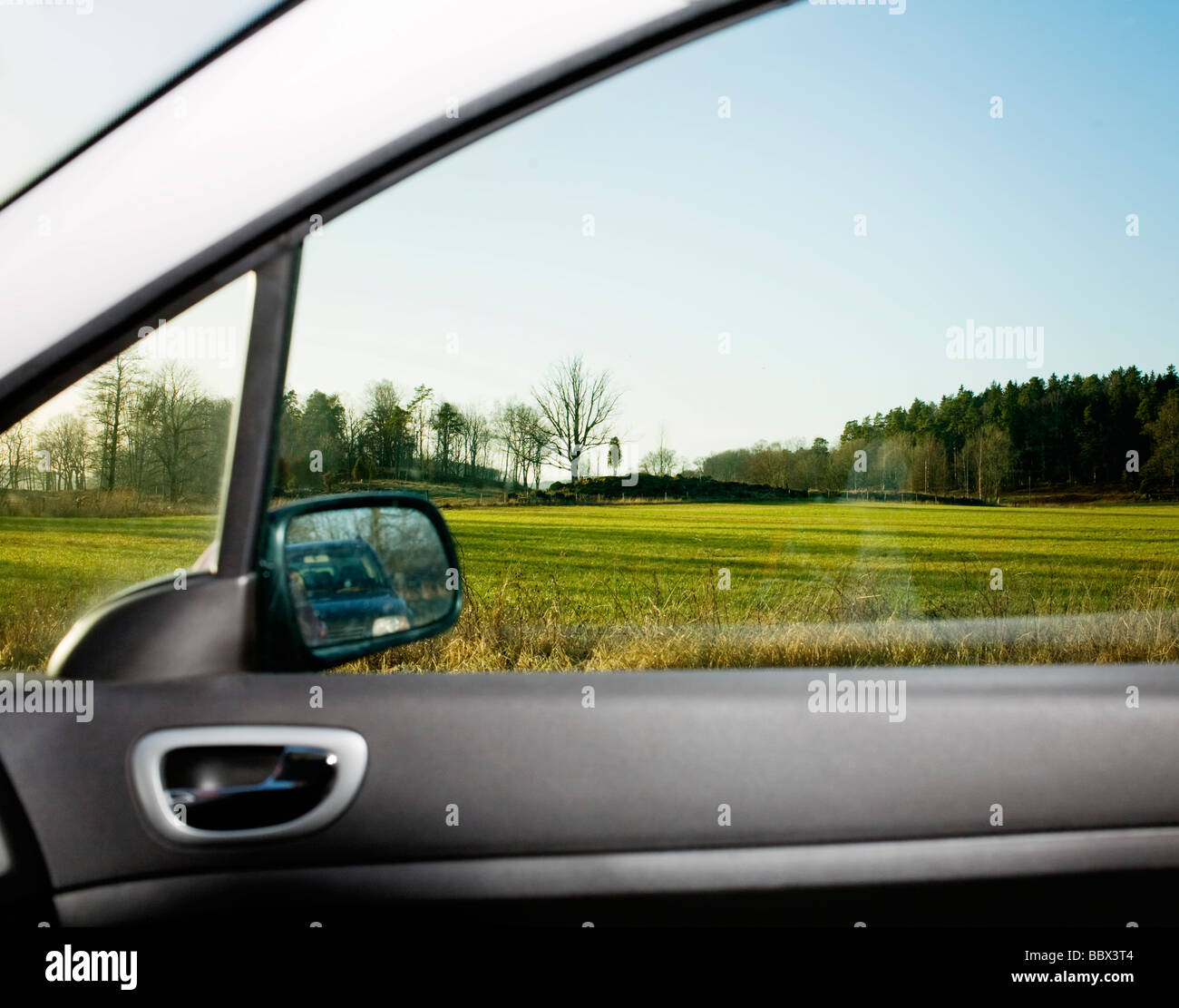 Paesaggio visto dall'interno di un automobile in Svezia. Foto Stock