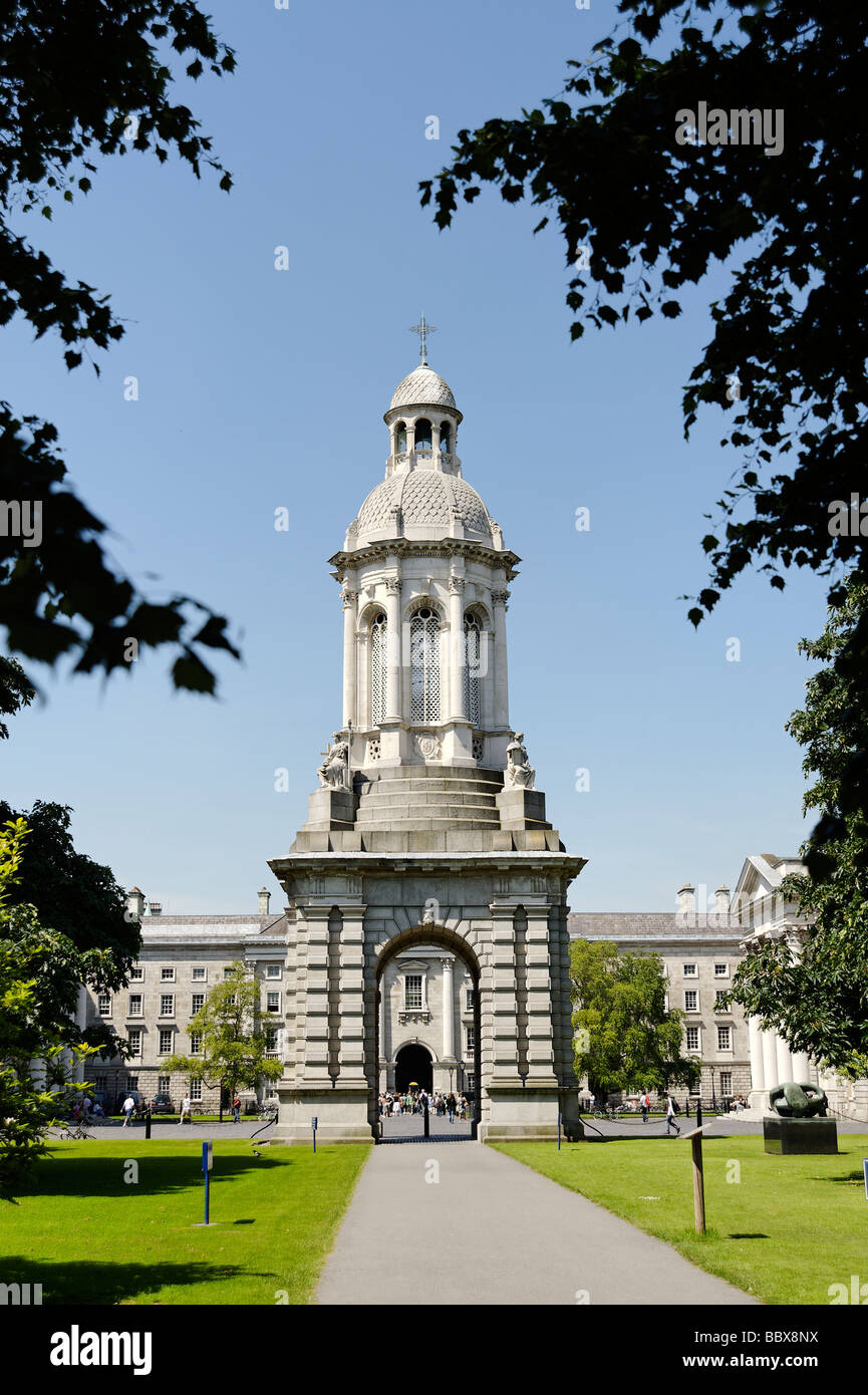 Il Campanile in Trinity College motivi a Dublino Repubblica di Irlanda Foto Stock