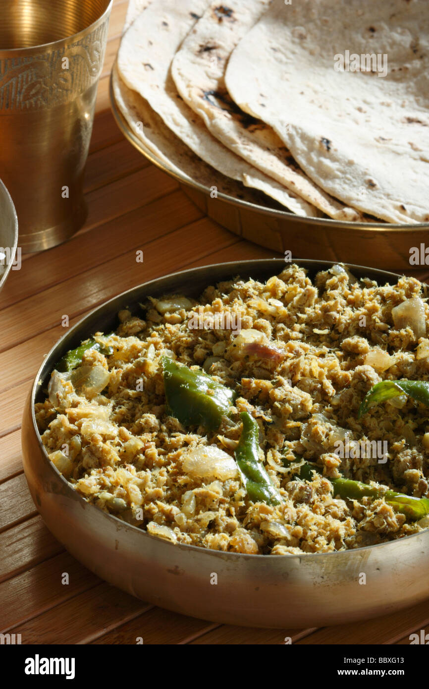 Puttu di pesce è un piatto dal Kerala fatta con lo Squalo e il re pesce con uova strapazzate Foto Stock