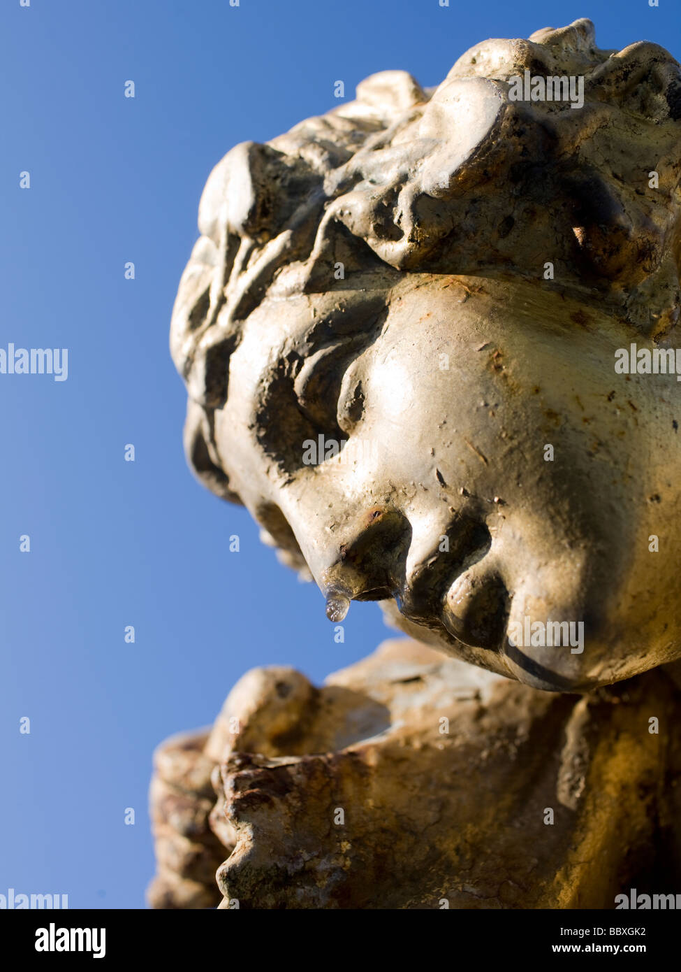 Una statua femminile con il cappio il gocciolamento della Svezia. Foto Stock