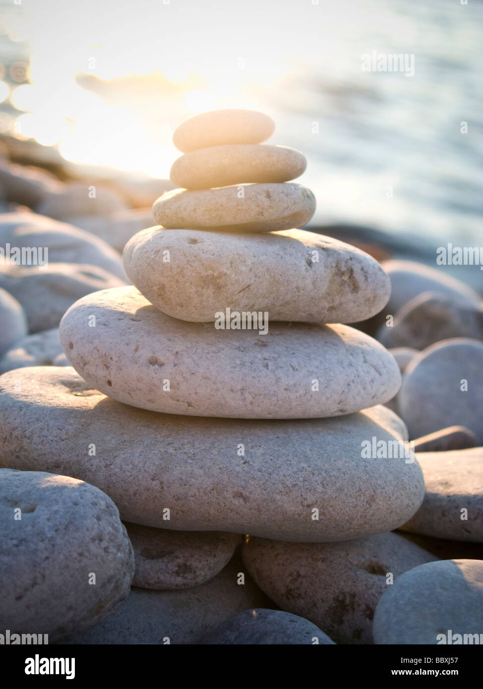 Pietre bianche ammucchiati Gotland Svezia. Foto Stock