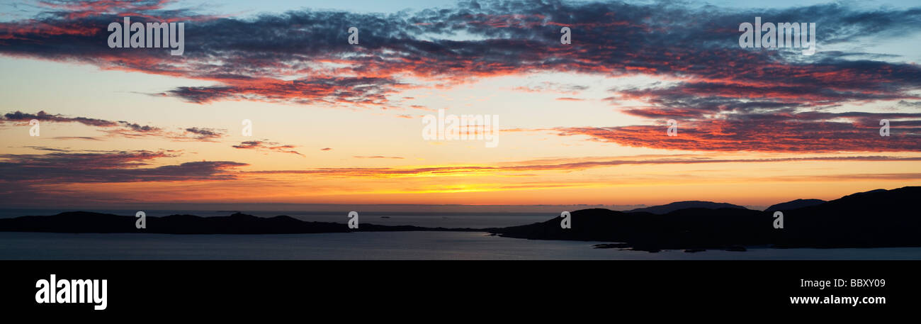 Sunset over Taransay Isola, Isle of Harris, Ebridi Esterne, Scozia, panoramica Foto Stock