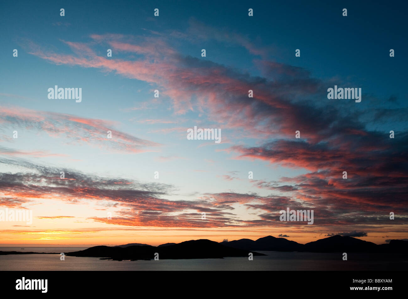 Sunset over Taransay Isola, Isle of Harris, Ebridi Esterne, Scozia Foto Stock