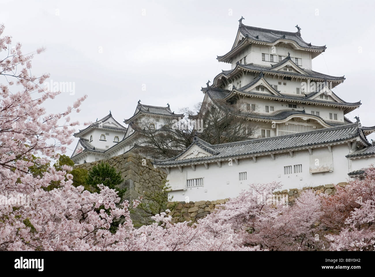 Il più famoso castello in Giappone il castello di Himeji è noto anche come airone bianco Castello o Castello di Shirasagi Foto Stock