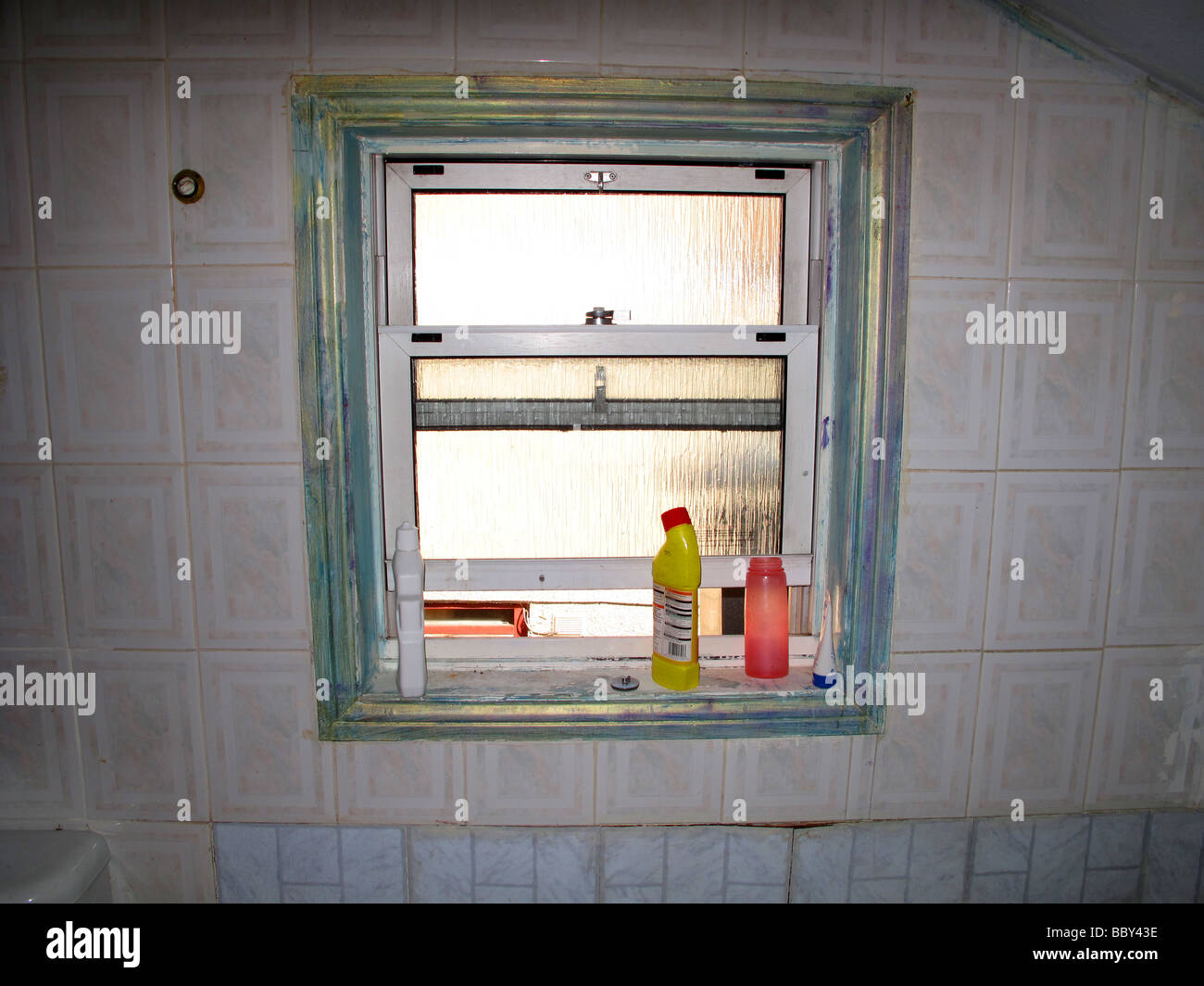 Inquadratura interna della finestra del bagno Foto Stock