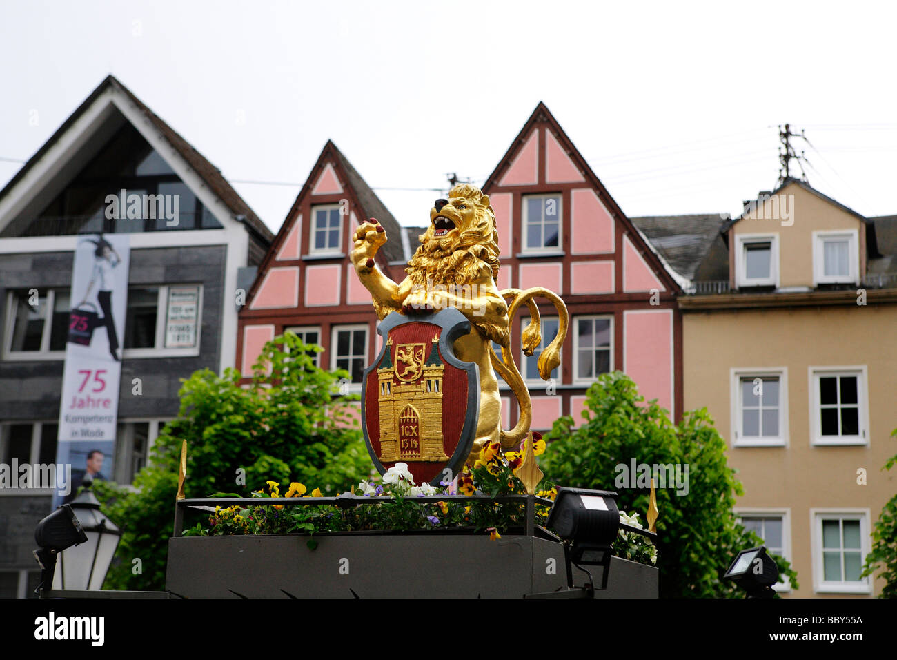 Lion, fontana scultura in Hachenburg,, Westerwald, Renania-Palatinato, Germania, Europa Foto Stock