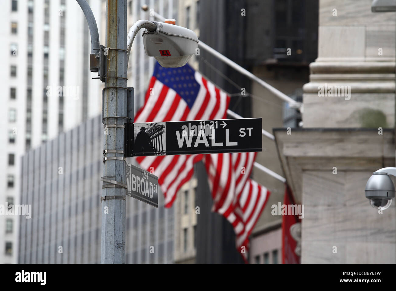 Wall Street segno e flagon American Stock Exchange facciata Foto Stock