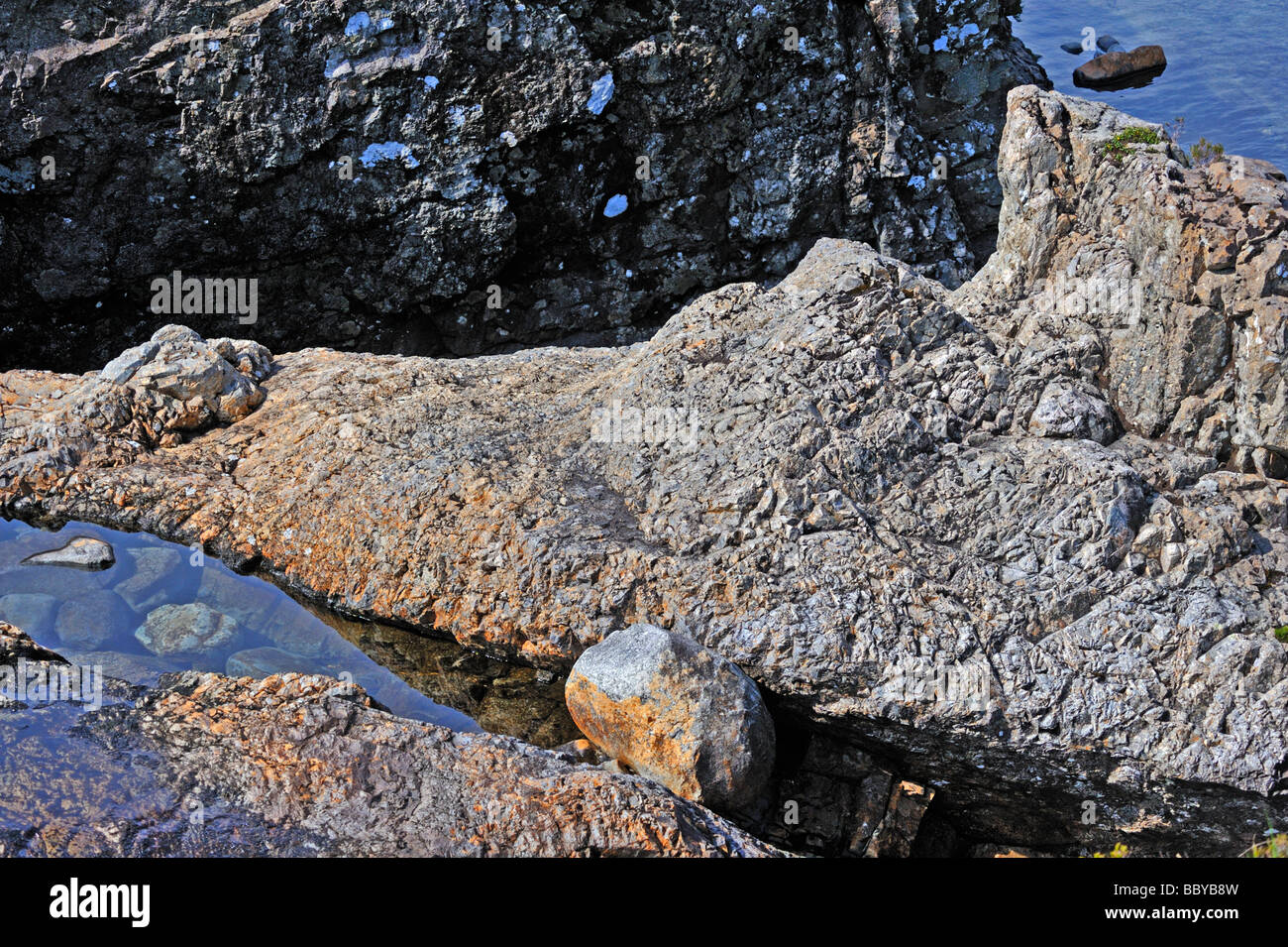 Le formazioni rocciose. La Fata Piscine, Allt Coir' un' Mhadaidh, coire na Creich, Glen fragile, Minginish, Isola di Skye in Scozia, Regno Unito Foto Stock