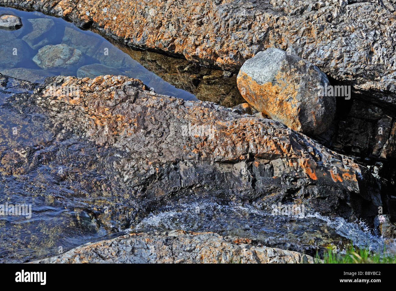 Le formazioni rocciose. La Fata Piscine, Allt Coir' un' Mhadaidh, coire na Creich, Glen fragile, Minginish, Isola di Skye in Scozia, Regno Unito Foto Stock