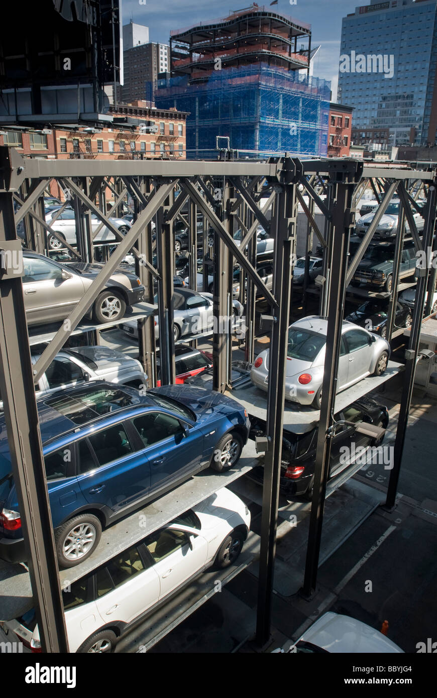 Un multi livello parcheggio in New York quartiere di West Chelsea domenica 14 giugno 2009 Richard B Levine Foto Stock