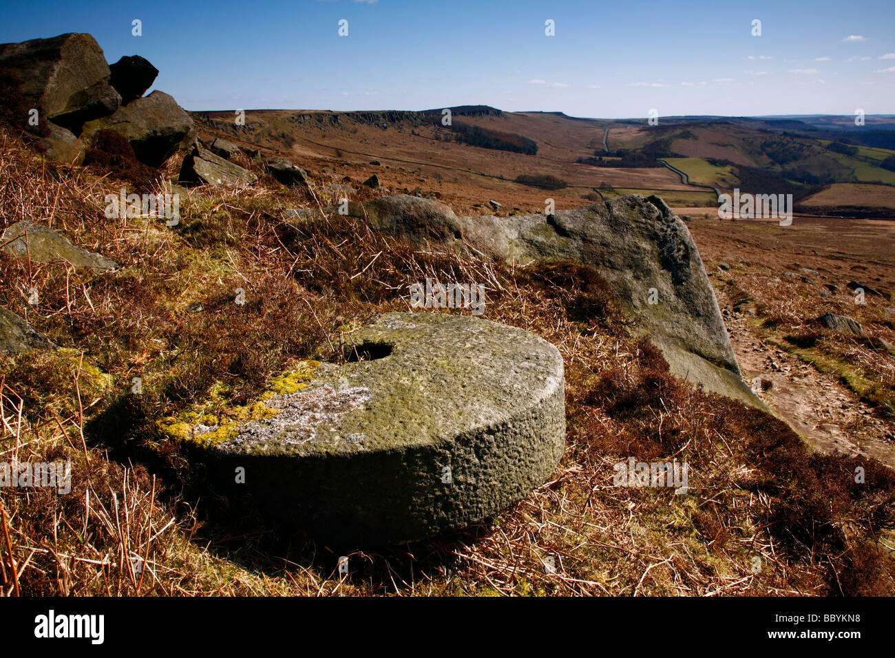 Antichi macine a bordo Stanage Derbyshire,parco nazionale di Peak District,l'Inghilterra,UK. Foto Stock