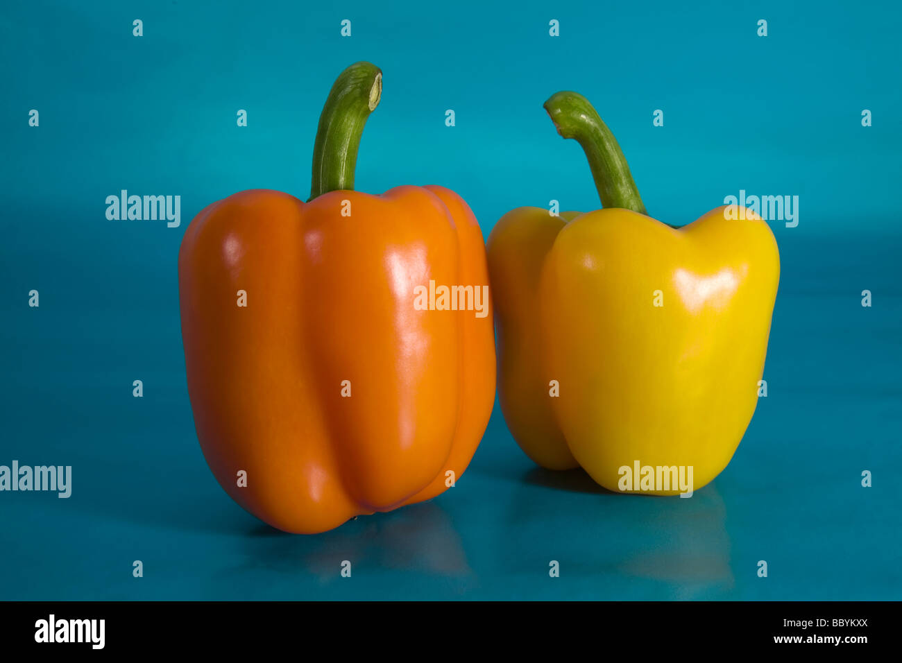 Giallo e arancione il peperone Foto Stock