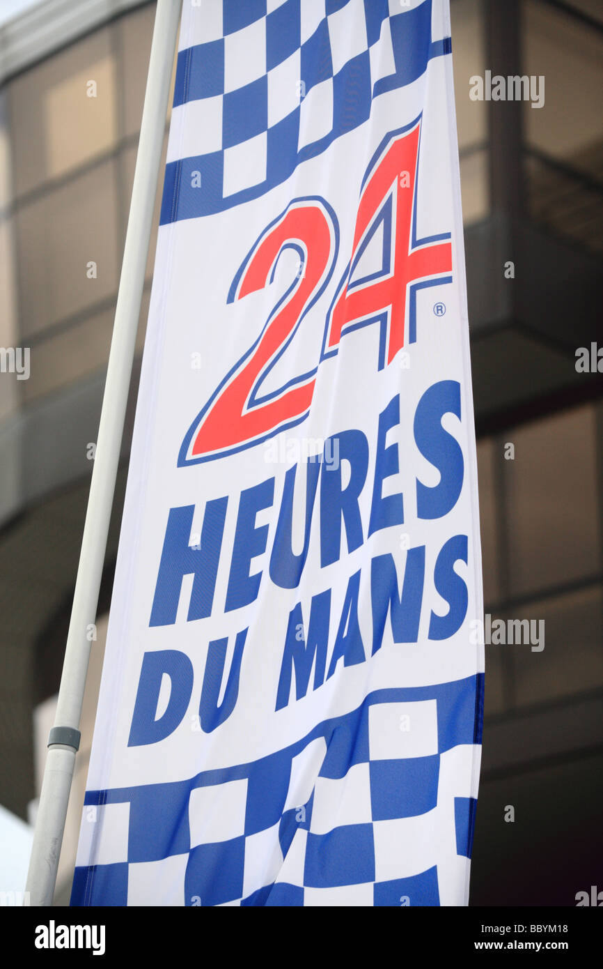 Le Mans 24 Heures ora gara automobilistica bandiera Francia Sarthe Foto Stock