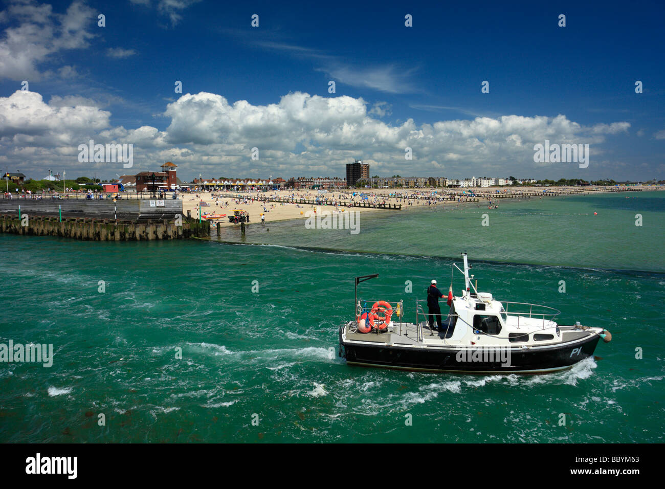 Il porto di Piombino barca alla foce del fiume Arun West Sussex England Regno Unito Foto Stock