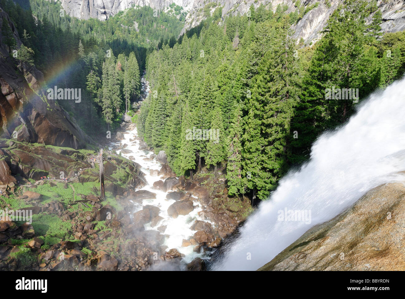 Merced River Valley a primaverile cade nel Parco Nazionale di Yosemite Foto Stock
