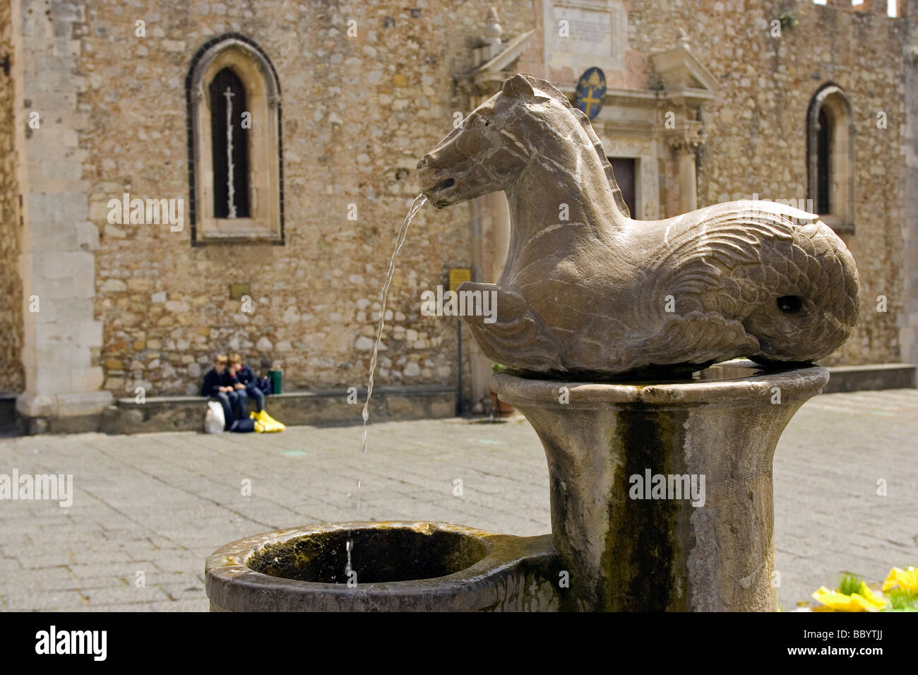 Piazza del Duomo, Cattedrale fontana, Taormina, Sicilia, Italia Foto Stock