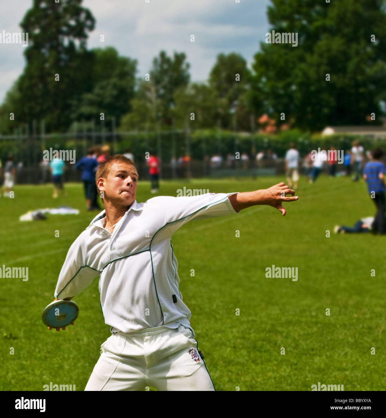 Uno studente di gettare la discus Foto Stock