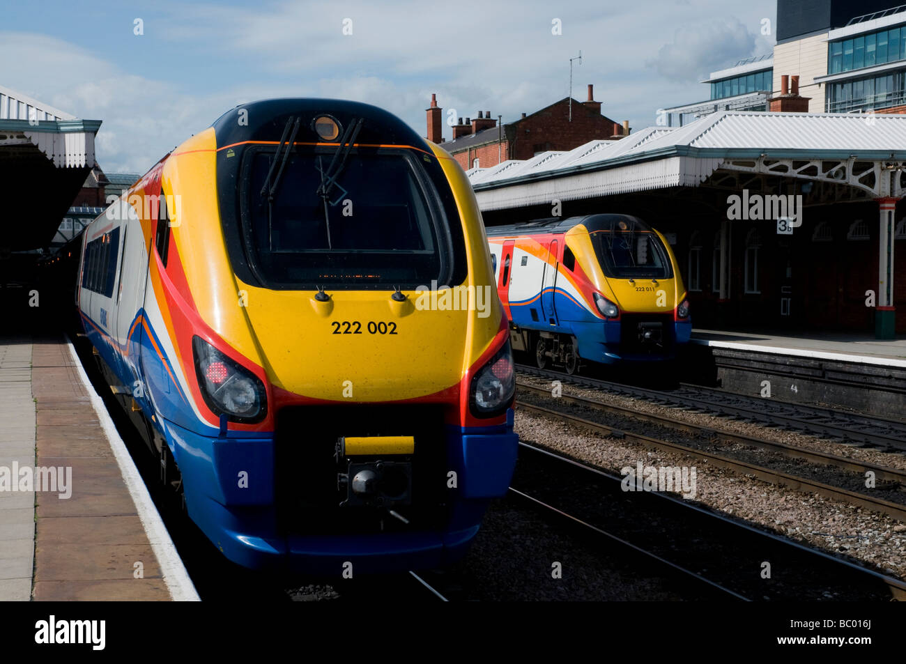 Classe 222 222002 222011 diesel multiple unità stazione di Nottingham Inghilterra Foto Stock