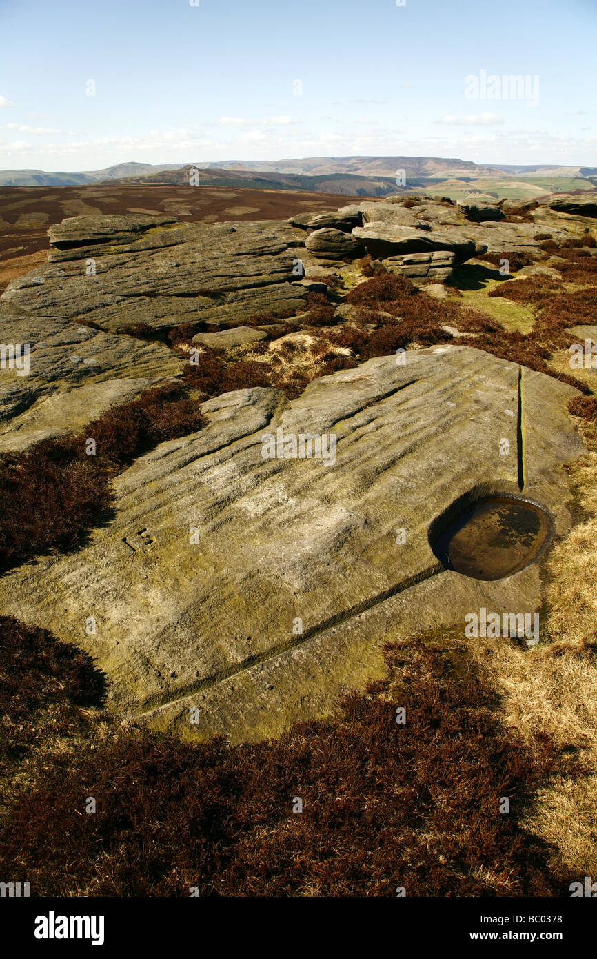 Bacini di roccia,Grouse fori,Stanage bordo,Derbyshire,l'Inghilterra,UK. Foto Stock