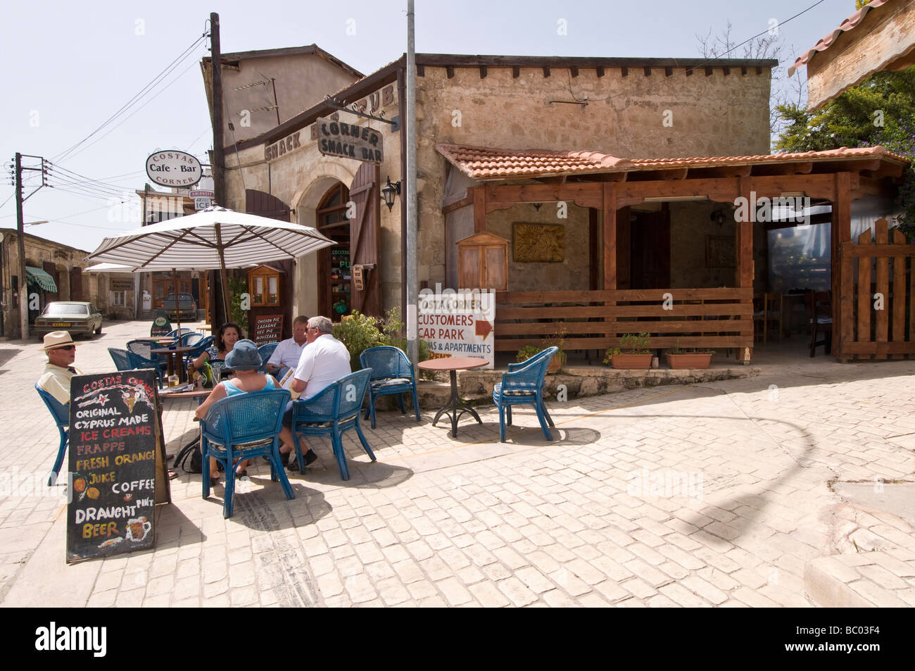 Cafe in Lyssos, Cipro Aprile 2009 Foto Stock