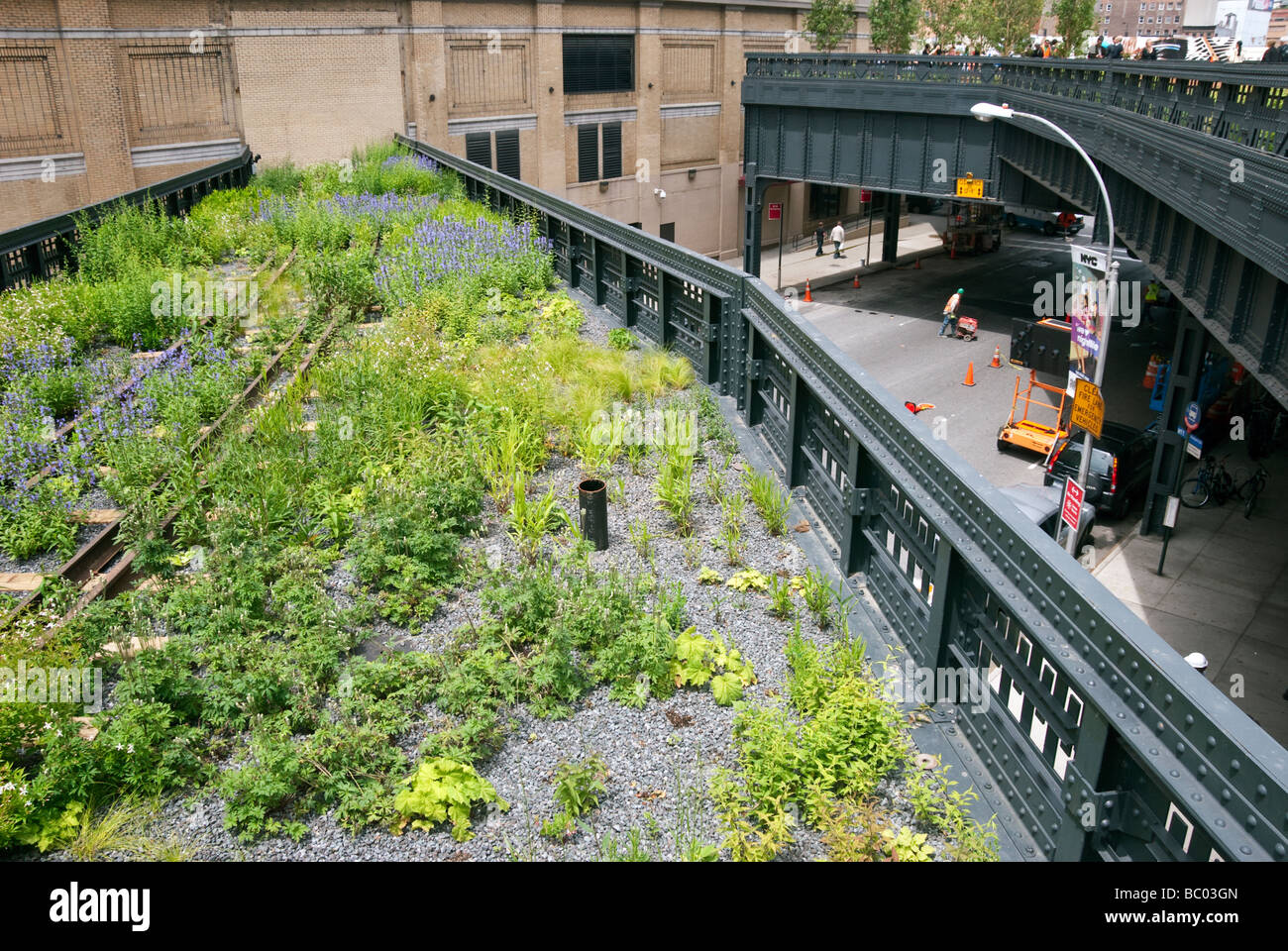 Riprendendo il percorso della defunta railroad 2 sezioni della linea alta Park loop attraverso 10th Avenue a ciò che era un magazzino Foto Stock