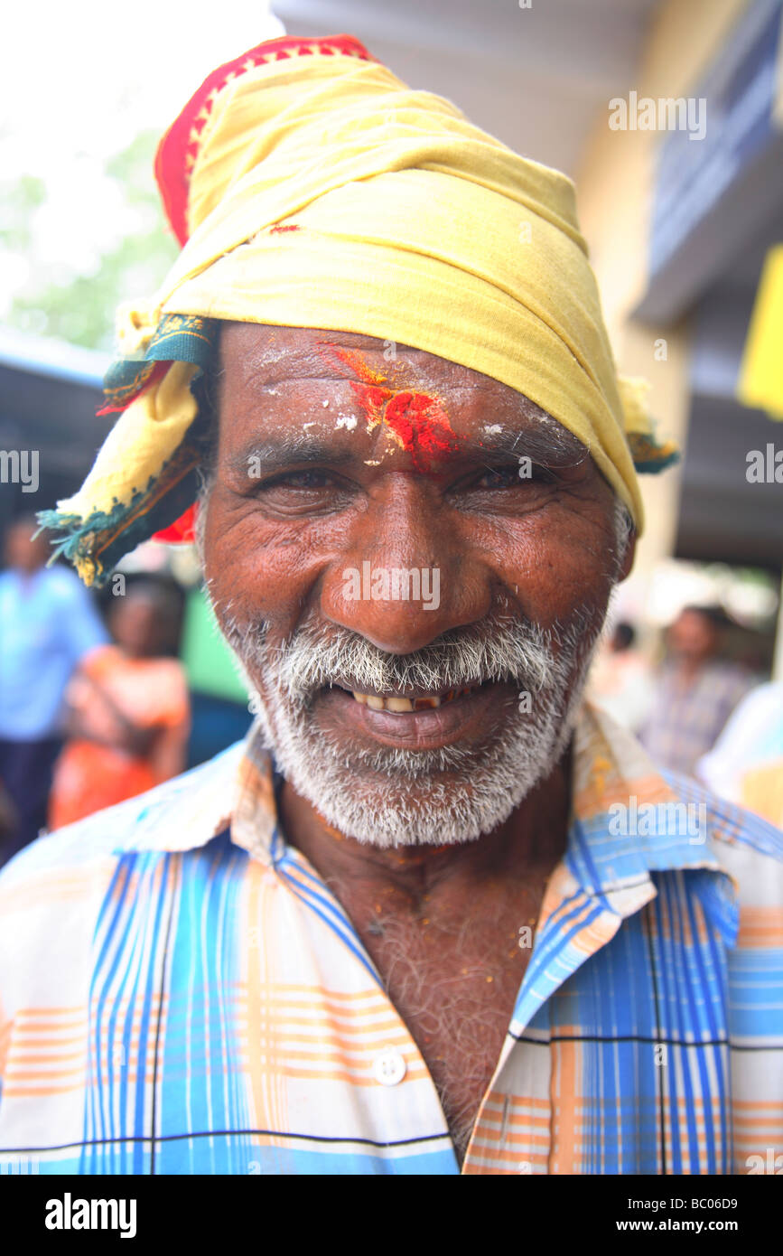 India, nello Stato del Tamil Nadu, Annur stazione degli autobus con le persone Foto Stock