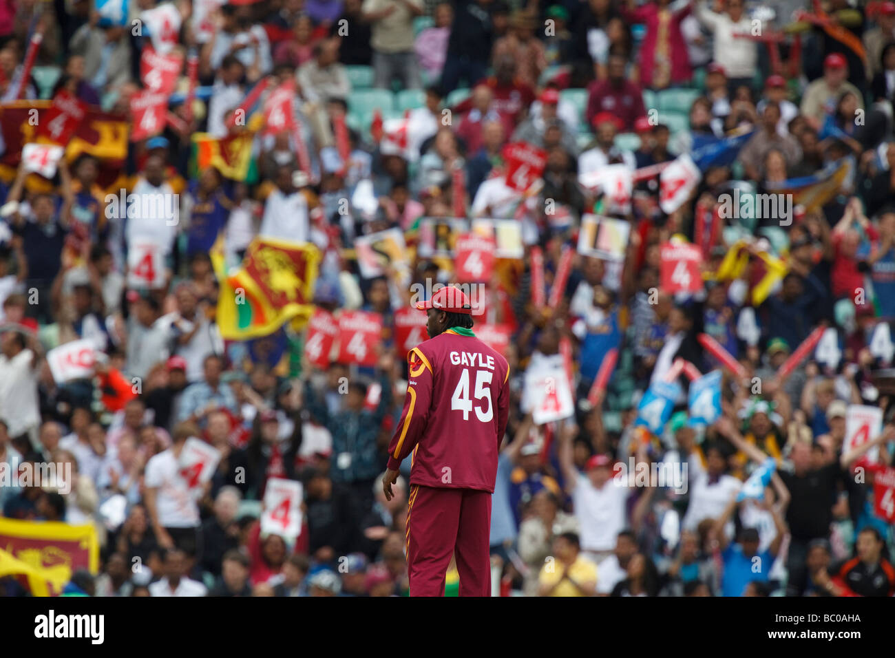 Chris Gayle durante il mondo ICC venti20 Semi finale tra lo Sri Lanka e la West Indies a Brit Oval. Foto Stock