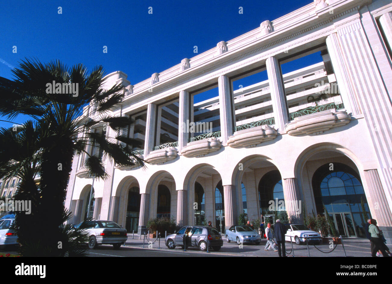 Facciata in art deco hotel Palais de la Mediterranee Promenade des Anglais Nizza nel sud della Francia Foto Stock