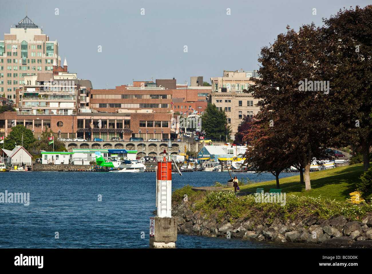 Vista di Victoria porto interno da un traghetto BC Canada Foto Stock