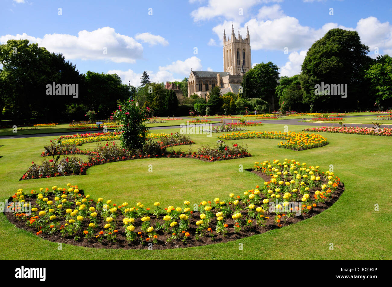 Il Abbey Gardens e St Edmundsbury Cathedral, Bury St Edmunds Suffolk England Regno Unito Foto Stock