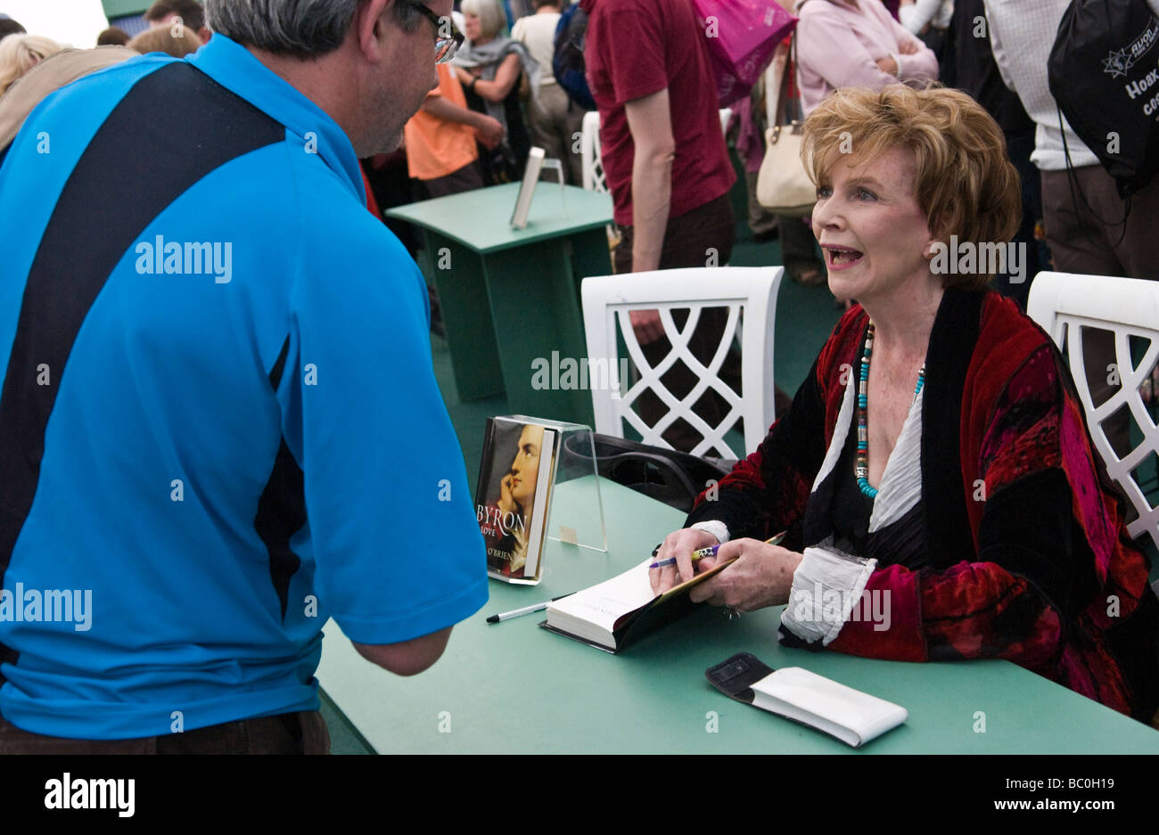 Edna O Brien romanziere irlandese nella foto libro firma a Hay Festival 2009 Foto Stock