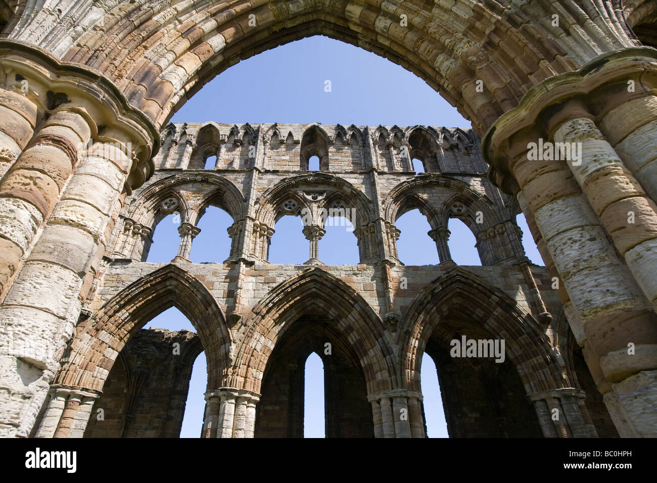 Le rovine di Whitby Abbey, East Cliff, Whitby, North Yorkshire, Inghilterra Foto Stock
