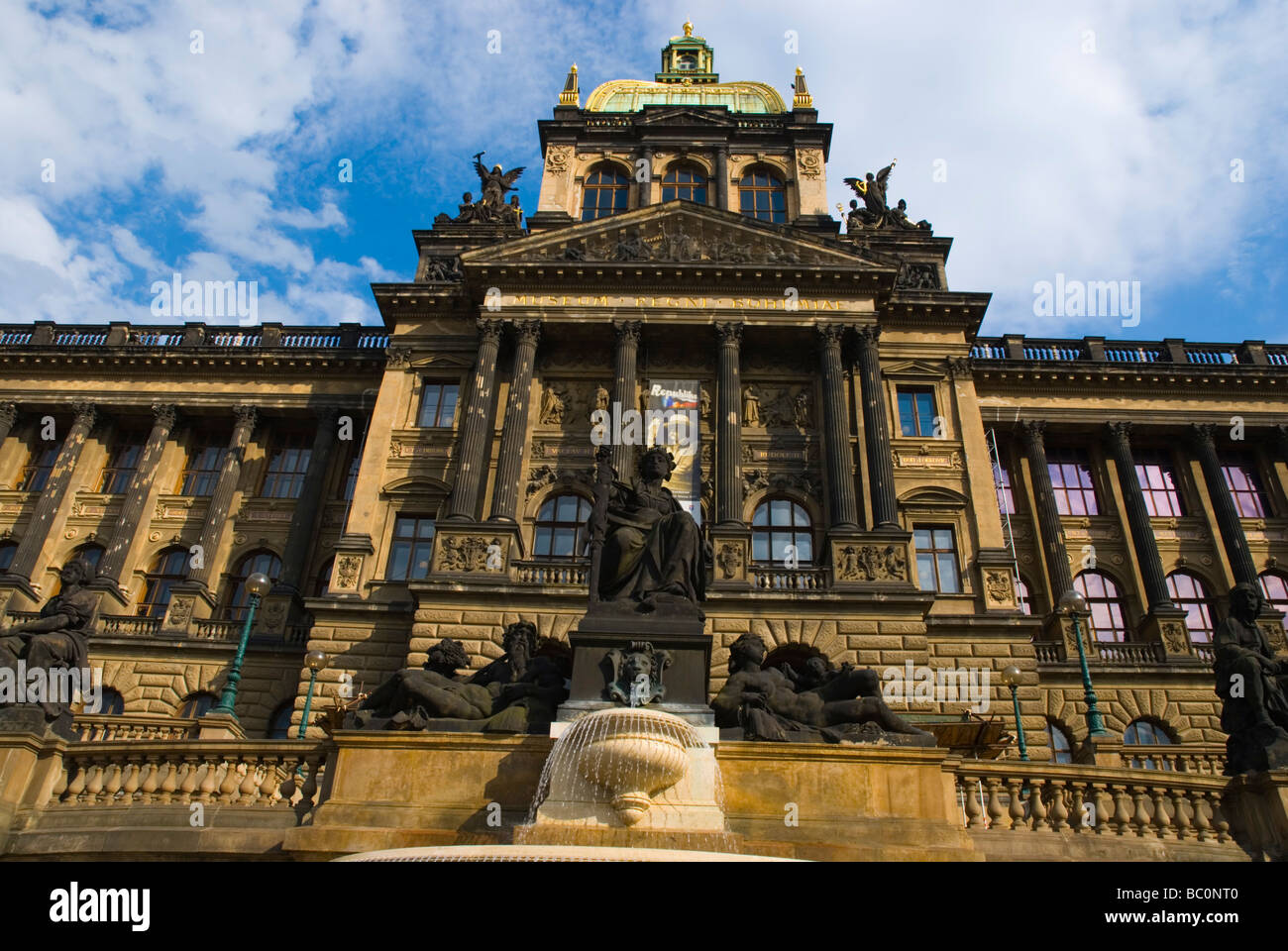 Narodni muzeum il museo nazionale nel centro di Praga Repubblica Ceca Europa Foto Stock