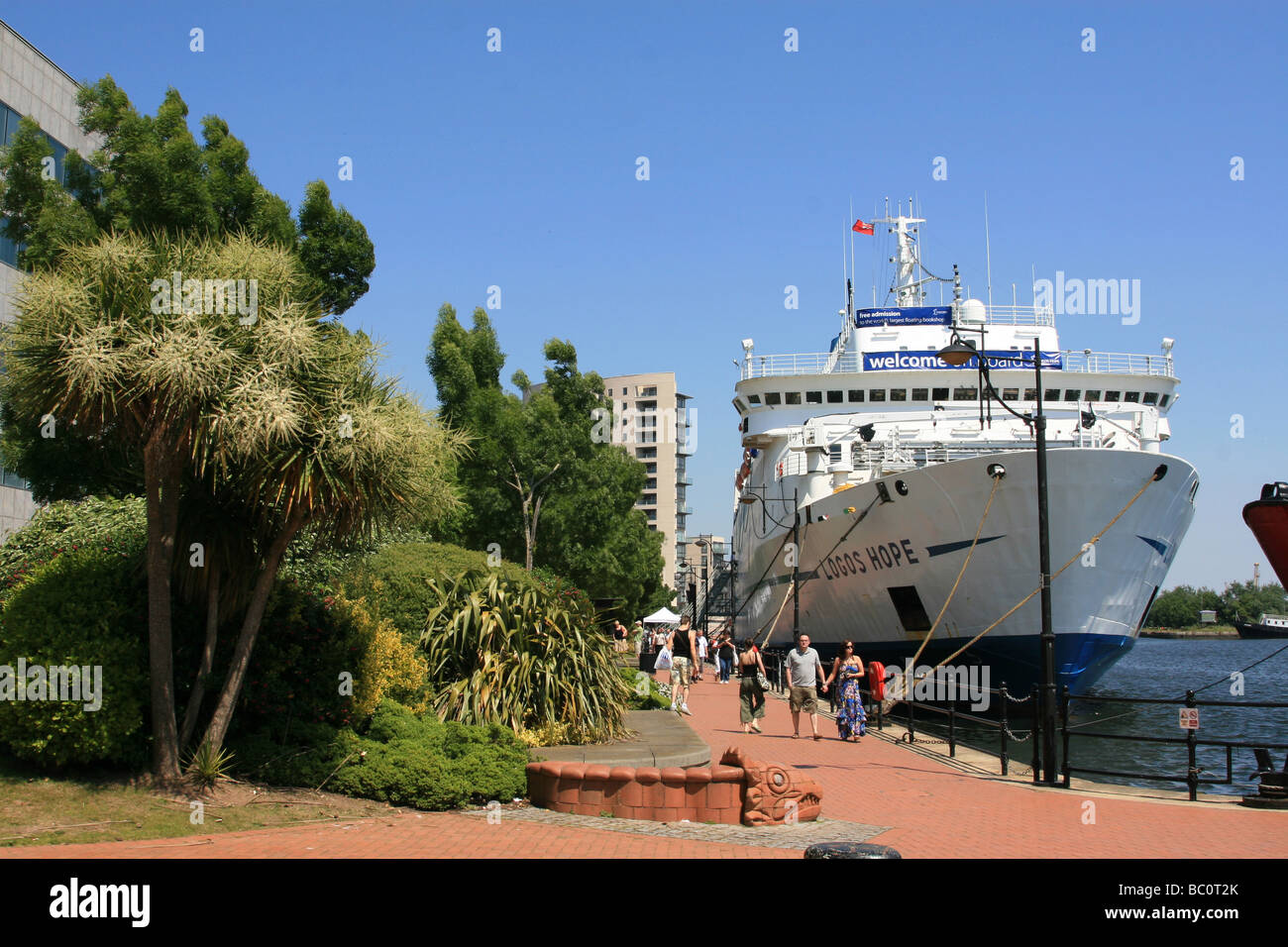 Loghi speranza nave ormeggiata in Cardiff Bay South Glamorgan South Wales UK Foto Stock